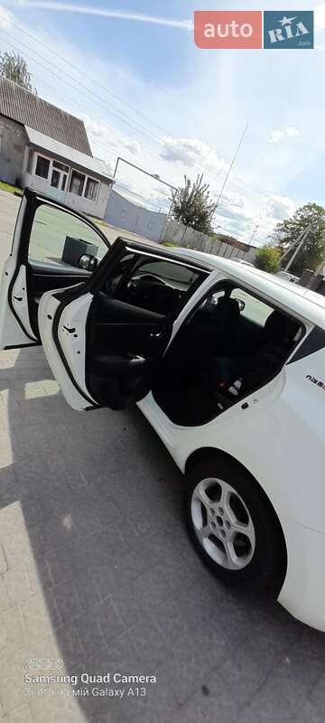 Хэтчбек Nissan Leaf 2016 в Ужгороде