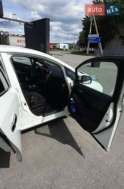 Хэтчбек Nissan Leaf 2016 в 
