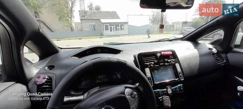 Хэтчбек Nissan Leaf 2016 в Ужгороде