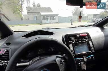 Хэтчбек Nissan Leaf 2016 в 