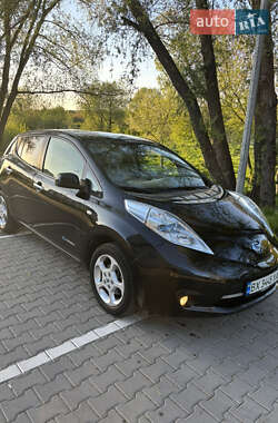 Хэтчбек Nissan Leaf 2012 в 