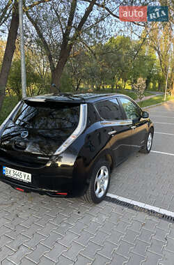 Хэтчбек Nissan Leaf 2012 в 