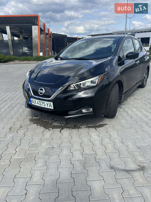 Хэтчбек Nissan Leaf 2019 в 