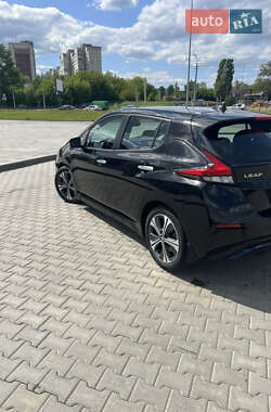 Хэтчбек Nissan Leaf 2019 в 
