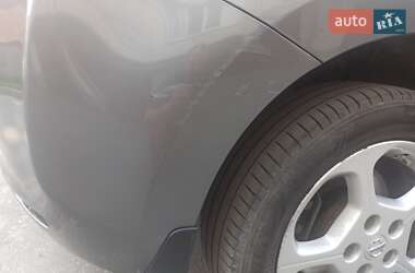 Хэтчбек Nissan Leaf 2015 в 