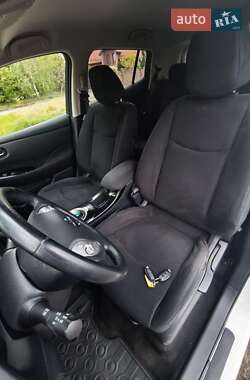 Хэтчбек Nissan Leaf 2017 в 