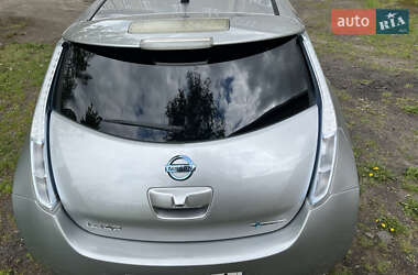 Хэтчбек Nissan Leaf 2013 в 