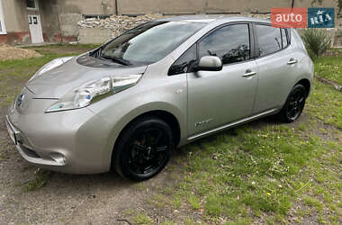 Хэтчбек Nissan Leaf 2013 в 