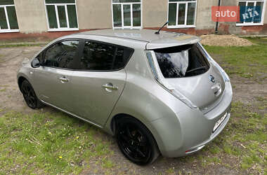 Хэтчбек Nissan Leaf 2013 в 