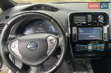 Хэтчбек Nissan Leaf 2013 в 