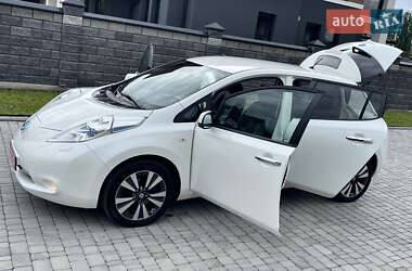 Хетчбек Nissan Leaf 2015 в 