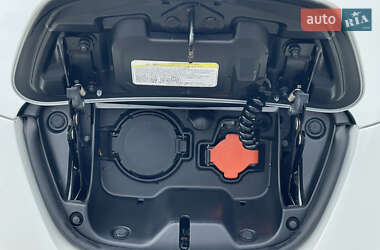 Хетчбек Nissan Leaf 2015 в 
