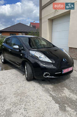 Хэтчбек Nissan Leaf 2013 в 