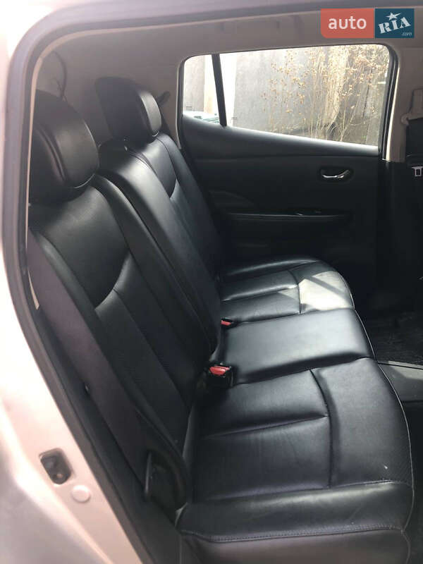 Хэтчбек Nissan Leaf 2013 в Львове