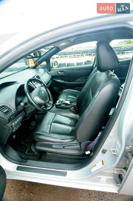 Хэтчбек Nissan Leaf 2013 в Львове