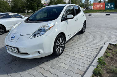 Хэтчбек Nissan Leaf 2015 в Николаеве