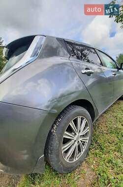 Хэтчбек Nissan Leaf 2013 в 
