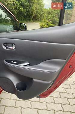 Хэтчбек Nissan Leaf 2013 в 
