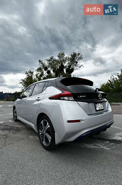 Хэтчбек Nissan Leaf 2018 в 