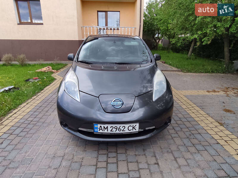 Хетчбек Nissan Leaf 2013 в 
