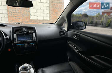 Хэтчбек Nissan Leaf 2015 в 