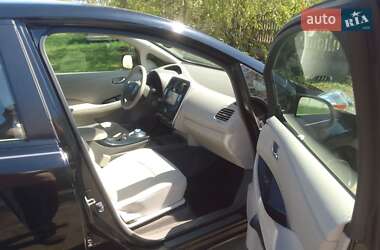 Хэтчбек Nissan Leaf 2012 в 