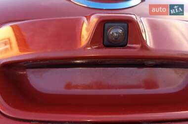 Хэтчбек Nissan Leaf 2014 в 