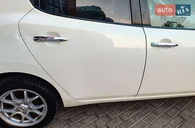 Хетчбек Nissan Leaf 2013 в 