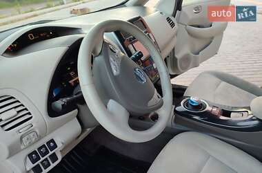 Хетчбек Nissan Leaf 2013 в 