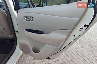 Хетчбек Nissan Leaf 2013 в 