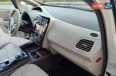 Хетчбек Nissan Leaf 2013 в 