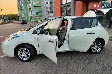 Хетчбек Nissan Leaf 2013 в 