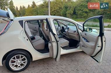 Хетчбек Nissan Leaf 2013 в 