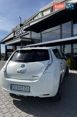 Хэтчбек Nissan Leaf 2015 в 