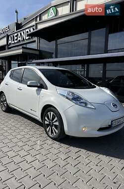 Хэтчбек Nissan Leaf 2015 в Черновцах
