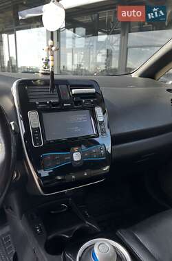 Хэтчбек Nissan Leaf 2015 в 