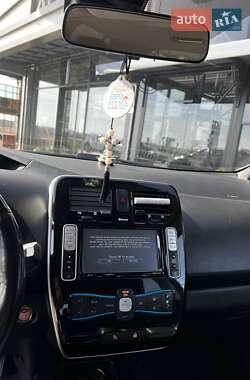 Хэтчбек Nissan Leaf 2015 в 