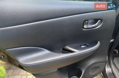 Хэтчбек Nissan Leaf 2016 в 