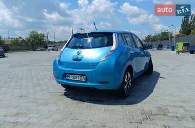 Хэтчбек Nissan Leaf 2011 в 