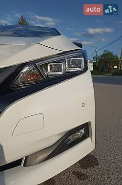 Хэтчбек Nissan Leaf 2018 в 