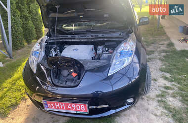 Хэтчбек Nissan Leaf 2014 в 