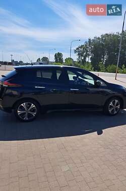 Хэтчбек Nissan Leaf 2018 в 