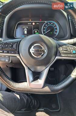 Хэтчбек Nissan Leaf 2018 в 