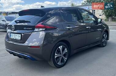 Хэтчбек Nissan Leaf 2019 в 