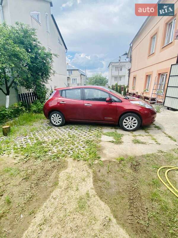 Хетчбек Nissan Leaf 2015 в Рогатині