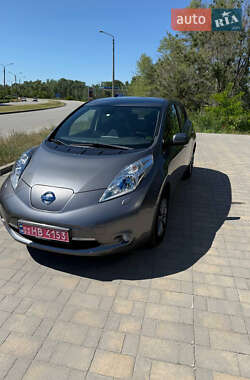Хэтчбек Nissan Leaf 2014 в 