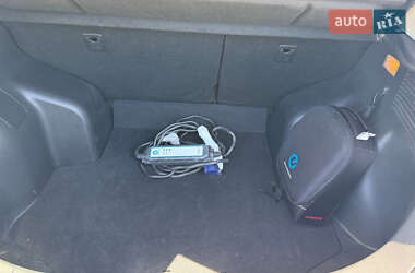 Хэтчбек Nissan Leaf 2014 в 