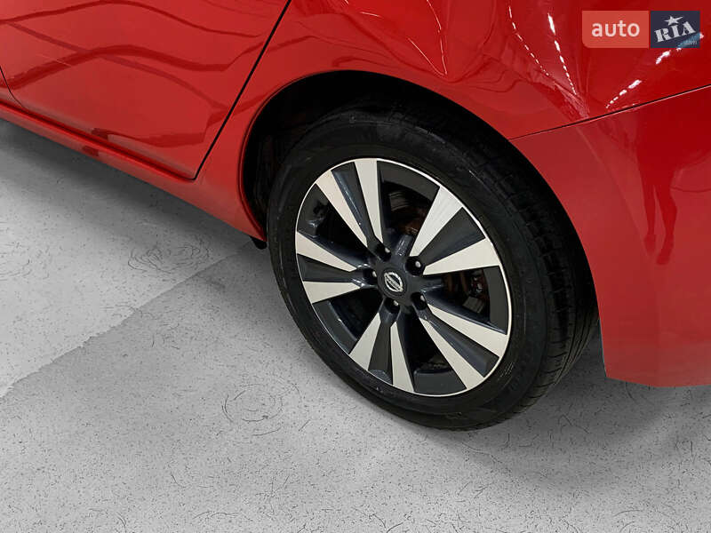 Хэтчбек Nissan Leaf 2015 в Киеве