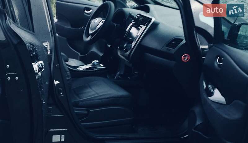 Хетчбек Nissan Leaf 2017 в Дніпрі