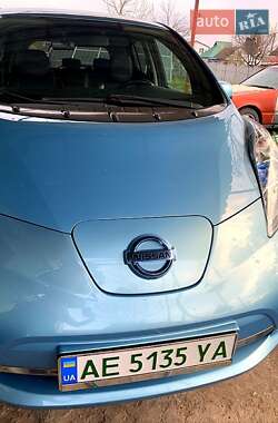 Хэтчбек Nissan Leaf 2015 в 